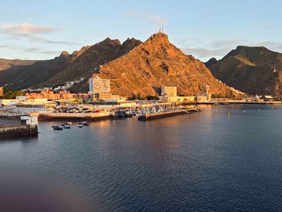 Early moring arrival in Santa Cruz de Tenerife (Island), Spain.jpg