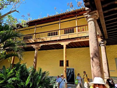 Inside courtyard of 17th Century building in San Cristobal de La Laguna, Tenerife.jpg