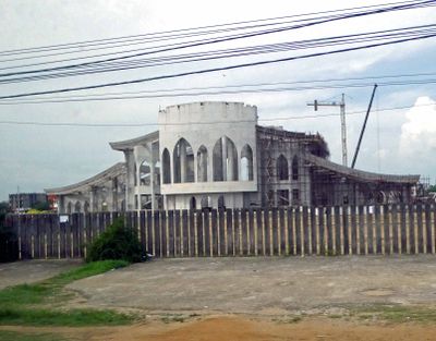 New Catholic church under construction in the Ivory Coast.JPG