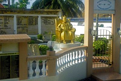 Statue of the King of Grand Bassam, Ivory Coast.JPG