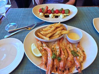 Susan was not thrilled with Bill's Prawns, but had a nice Caprese Salad.jpg