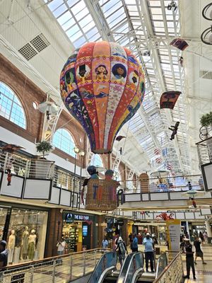 Victoria Wharf Shopping Center, Cape Town.jpg