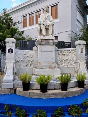 Statue in front of Abraham Lincoln Elementary School in San Juan