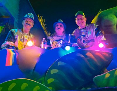 Bill, Elaine, & Lloyd on Morpheus Float 22 waiting to roll.jpg