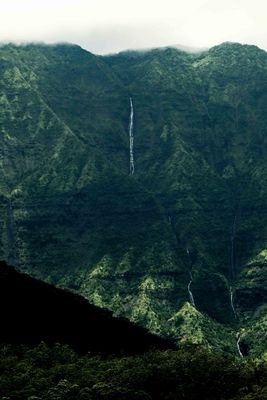 Kuaui Valley waterfalls.JPG