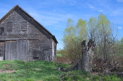 30 - An old weather beaten barn.jpg