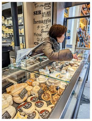 Nanako explaining cheese at La Butte Fromagre