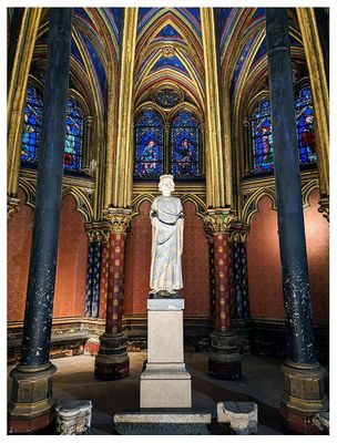 Statue of Louis IX in the lower chapel