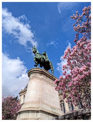 Statue of Étienne Marcel by Antonin Idrac at Hôtel de Ville
