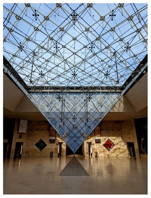 La Pyramide inverse du Louvre