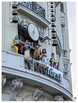 Automatons of the Goyesque Carillon