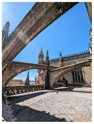 Seville Cathedral rooftop tour: Flying buttresses