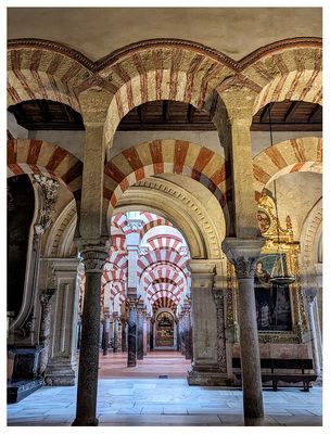 Mezquita-Catedral: The arches