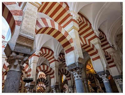 Mezquita-Catedral: The arches