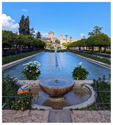 Alczar Gardens: Lower garden pool