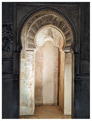 The Alhambra: Oratory entrance in Hall of the Ambassadors