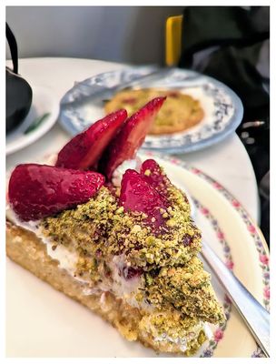 Delicious cake at Motteau Pasteleria