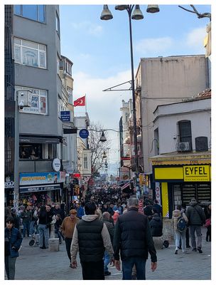 Kadiky was a lot busier in the afternoon