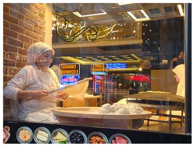 Istiklal Street: making gözleme