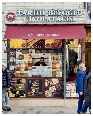 Tarihi Meshur Beyoglu Çikolatacisi