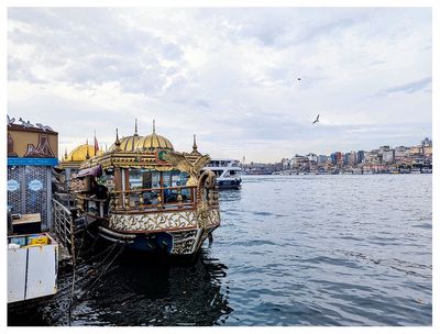 Eminönü fish sandwich boats