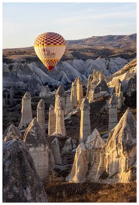 Day 9: Morning balloon launch, Ihlara Valley hike, Derinkuyu underground city, and Uçhisar Castle