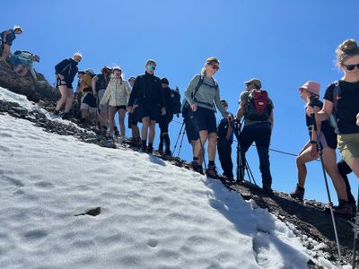 Queue to the summit