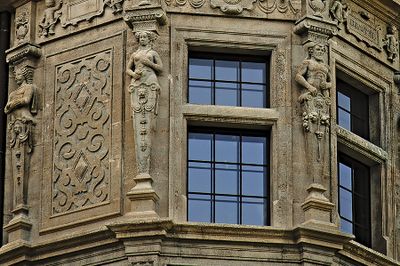 Caryatids And Atlantes