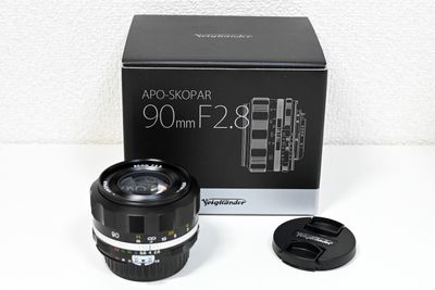 the lens' package 