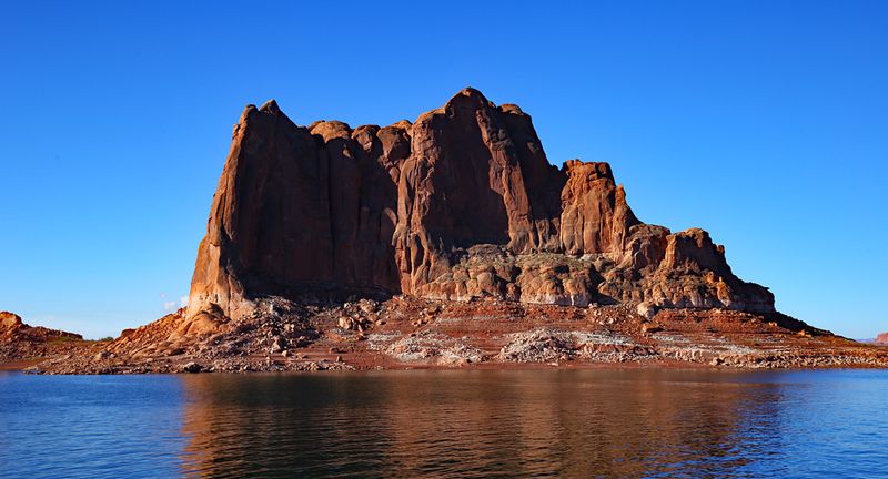 Red Castle of the Lake