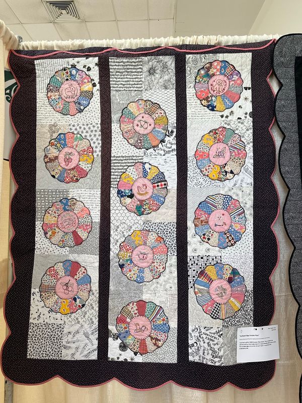 Quilt 62 by Carol Hessler - Scalloped Edge Dresden Plate