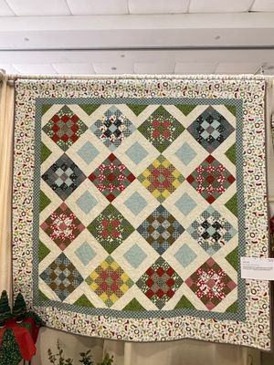 Quilt 271 by Deb Bennett - Holiday Quilt