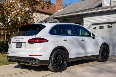 2016 Porsche SUV (Gallery)