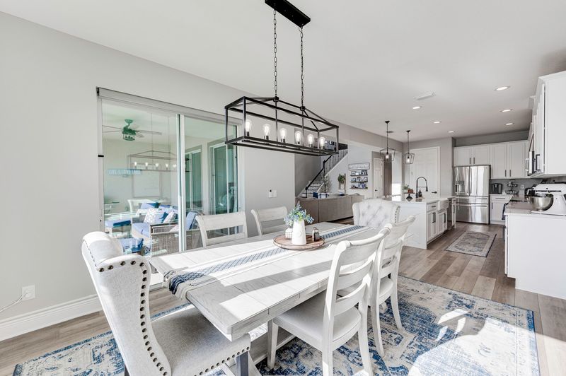 DiningRoom1.jpg