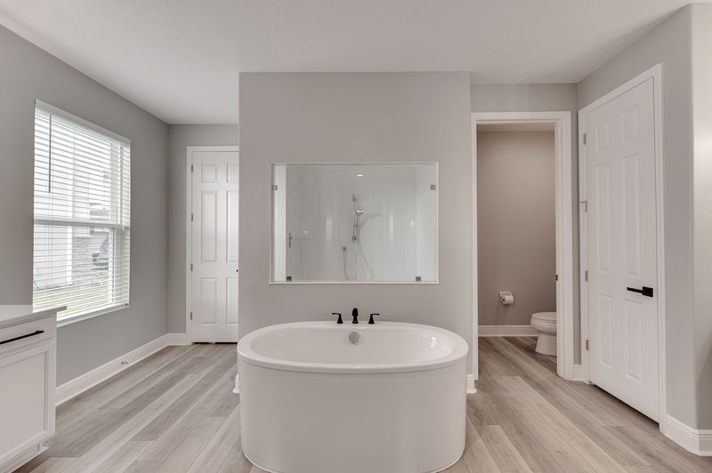 MasterBathroom1.jpg