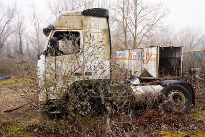 URBEX cimetière de camions