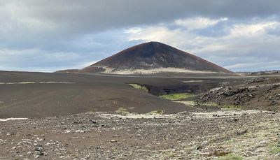 Vulkaan met lavaveld op het Snaefellsnes-schiereiland