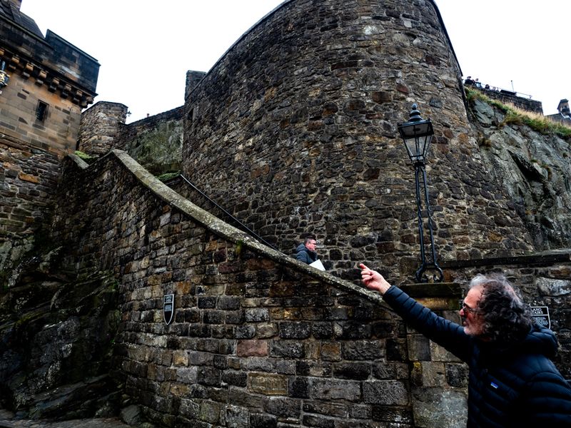 Pointing the Finger? Edinburgh Castle