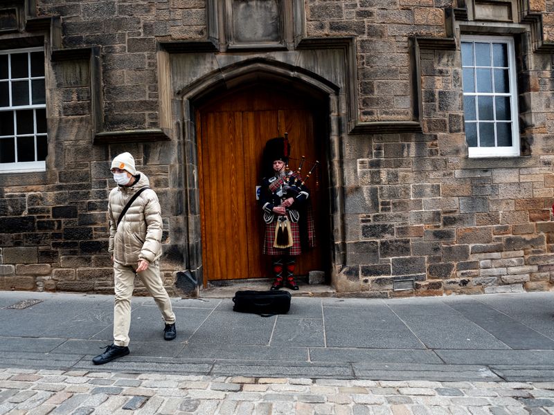 The Air We Breathe, The Royal Mile, Edinburgh