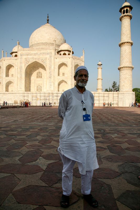 Tour Guide to the Taj Mahal, Agra, India