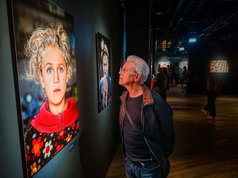 Eddy at the Steve McCurry Icons Exhibition