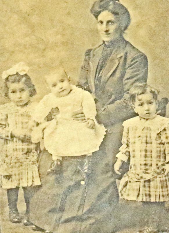 Aunty Mary, BabyElise? Nanon and Auntie Gilda 