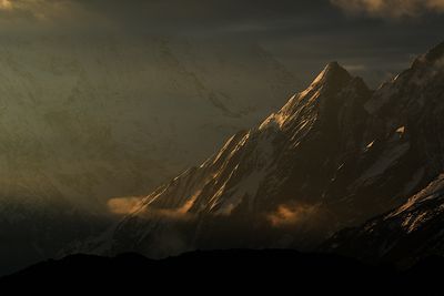 Manaslu Circuit trek 2025