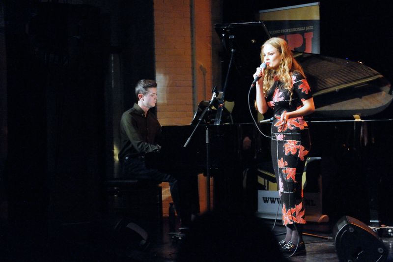 Bettina & birds_07.JPG