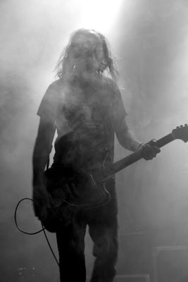 a place to bury strangers