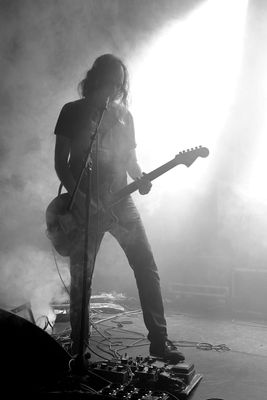 a place to bury strangers