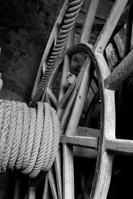 treadwheel crane Mt st Michel