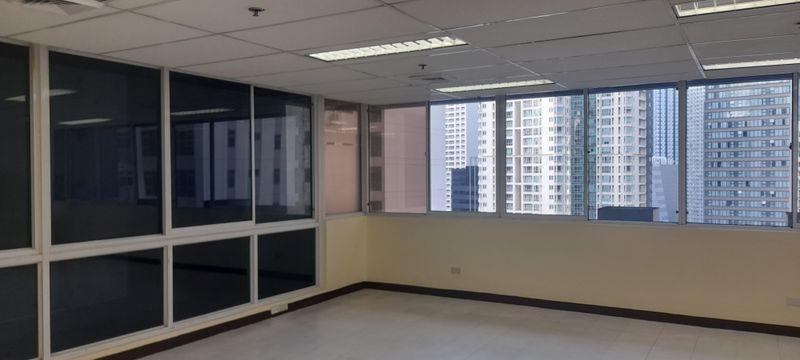 110 sqm Office Space for Lease in Salcedo Village