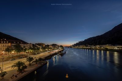 Auf der Alten Brcke ber dem Neckar