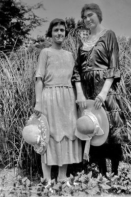 Eiffie Cox - Hazel Davis 